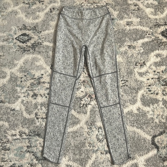 Gymshark Fleur Texture Leggings in Charcoal Marl - Picture 1 of 9